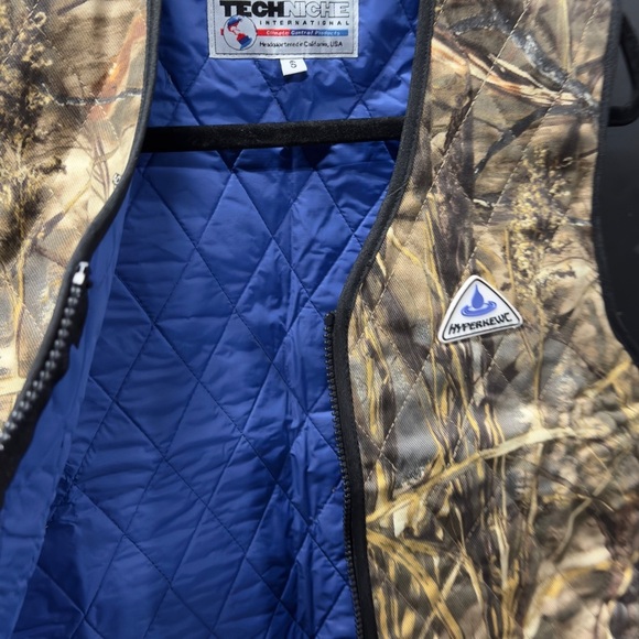 Techniche HyperKewl Evaporative Cooling Sport Vest - RealTree Camouflage - Picture 10 of 12